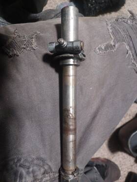 43883-77 Harley-davidson 1977-1983 Sportster Xlh1000 Ironhead Front Wheel Axle Bolt