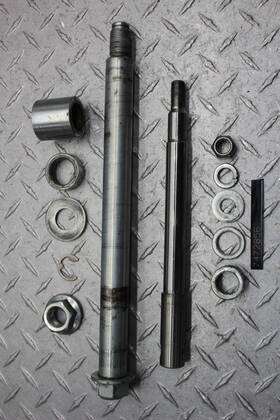 7472856 Harley-davidson 2005 Sportster 883 Low Xl883l Front/rear Wheel Rim Axles