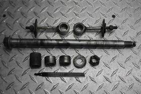 7813117 Harley-davidson 1990 Electra Glide Classic Flhtc Rear Axle With Chain Adjusters