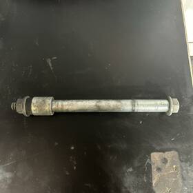 Harley Davison 204716330400 2005 05 Sportster Xl1200c Xl1200 Rear Axle