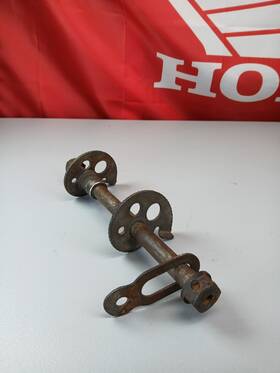 Honda 40545-kb7-000 81-83 Xr200r Oem Rear Axle Pivot Bolt With Adjusters Nut Blocks