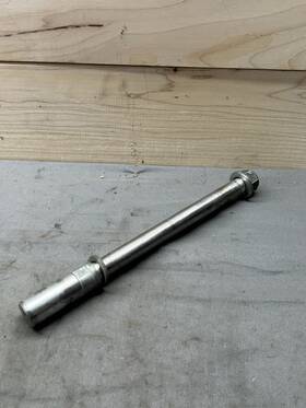 44301-mc9-670 Honda 1982 Front Wheel Axle Bolt 450 Cm450