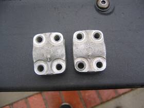 51634-kz3-003 Honda 85 86 87 88 89 90 91 Cr125 Cr250 Cr500 Oem Front Axle Holder 2 Clamps Nice