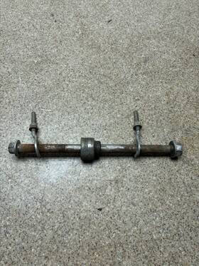 Honda 52400-gn1-a81 2004 - 2012 Crf80 Xr80 Crf100 Xr100 Oem Rear Axle W Nut Adjusters And Spacer
