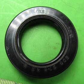 90753-268-000 Honda Cl72 Cl77 Rear Wheel Oil Seal 27.5x43x8 Nos Oem 1 Count