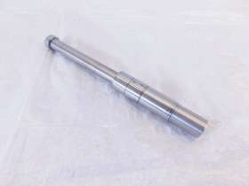 31-064 Indian Motorcycle-gilroy 2002 And 2003 Scout Spirit Front Wheel Axle Bolt Shaft With Nut