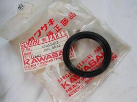 92052-012 Kawasaki Nos 1974-1978 Kz400 Front Hub Oil Seal Oem