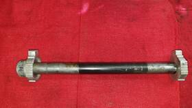 50310084000 Ktm 525 Exc 2005 Rear Axle With Adjustment Blocks And Nut