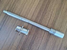 54750-38b00 Suzuki 54711-38b02/54750-38b00 92-04 Vs800 Intruder. Used Oem Front Wheel Axle With Spacer