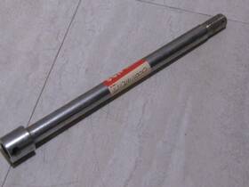 64710-11000 Suzuki T500/t350/t305/tc305/t250/t20/x6/tc250 Rear Axle Nos