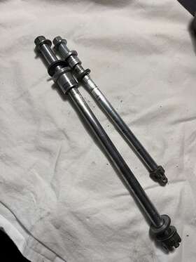 64711-08g10 Suzuki Dr-z125 Drz 125 125l Drz125 03-07 Oem Front And Rear Axle Bolts
