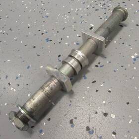 64711-49g30 Suzuki Rear Axle Back Spindle With Wheel Spacers Nice 17-24 Gsxs1000 Gsx-s1000