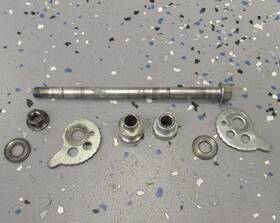 1b2-f5383-00-00 Yamaha Rear Axle Compete With Wheel Spacers Back Spindle Assy. 05-22 Ttr125 Ttr 125l