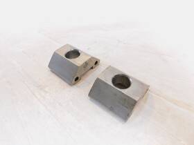 3gm-25388-00-00 Yamaha Pair 1989-1995 Fzr1000 Rear Swingarm Wheel Axle Chain Adjuster Blocks